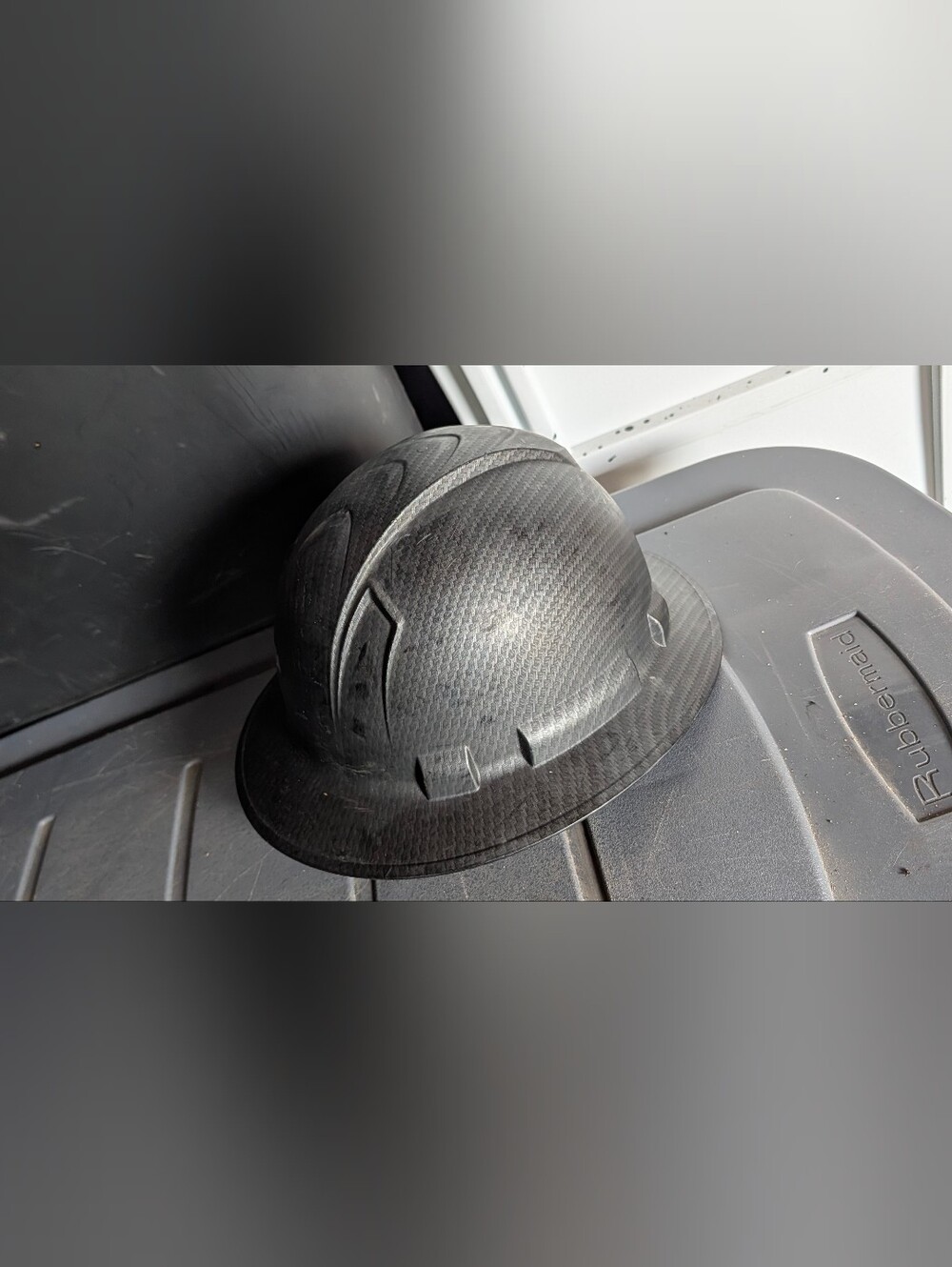 Full Brim Black Graphite 4PT Ratchet Suspension Hard Hat